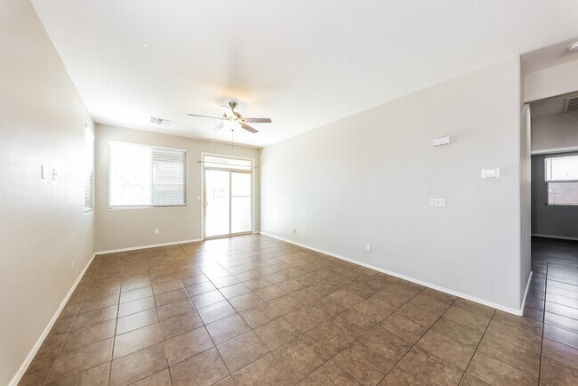 Foto del edificio - 819 S 176th Ln