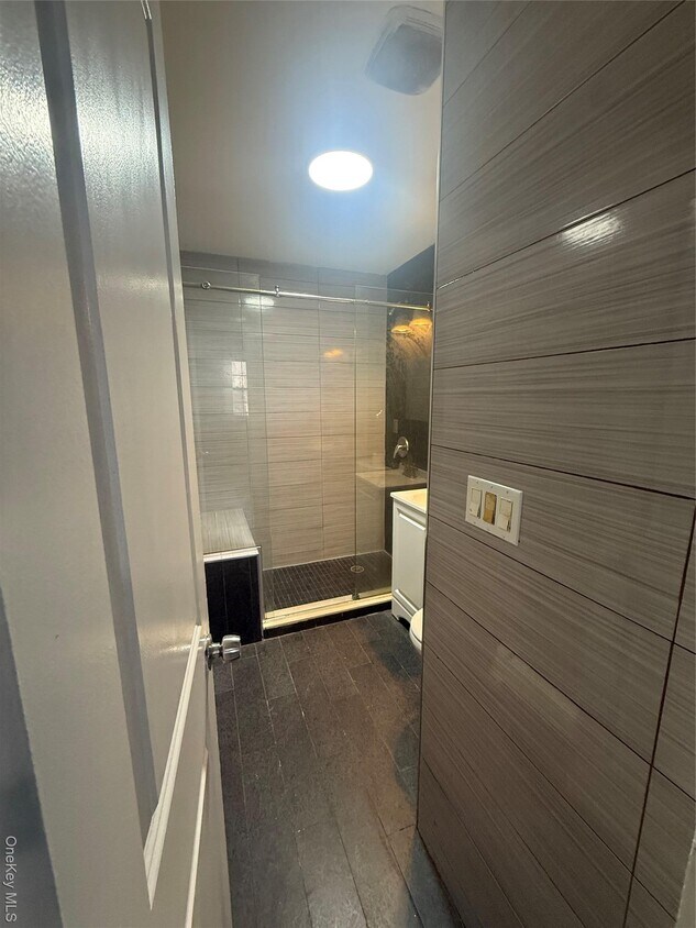 Foto del edificio - 188-27 Woodhull Ave