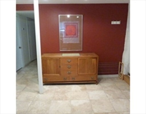 Building Photo - 585 Franklin St