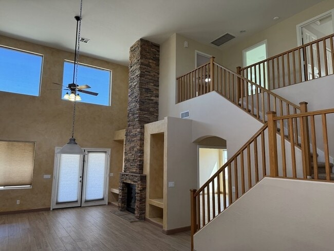 Building Photo - Gilbert Four Bedroom