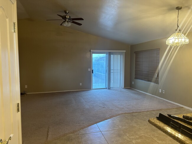 Living Room - 1091 W Saragosa St