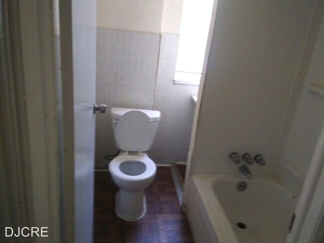 Foto del edificio - 6037 Pine St