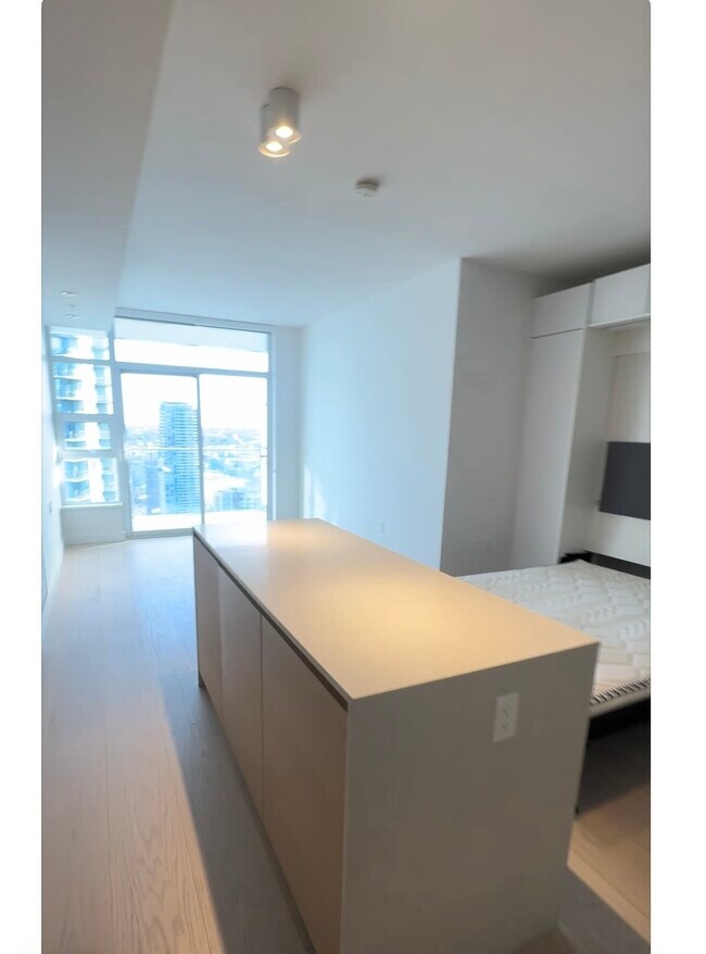 Building Photo - 1289 Hornby St