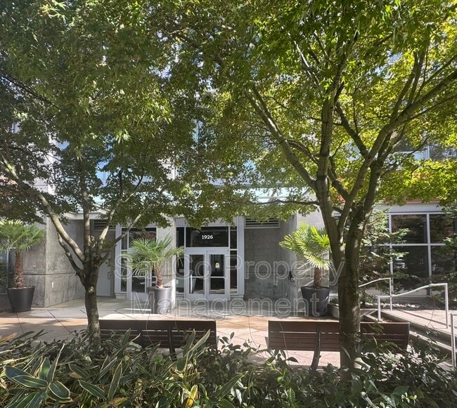 Photo - 1926 W Burnside St Apartment