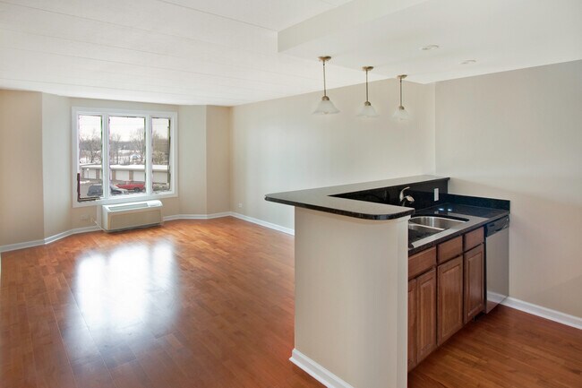 Building Photo - 1 One Renaissance Pl