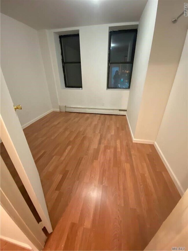 Building Photo - 167 Sands St