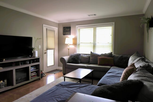 Building Photo - 129 Glengarry Dr