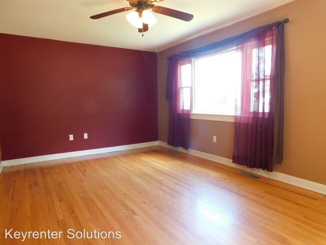 Building Photo - 4 br, 1 bath House - 1006 Perry St