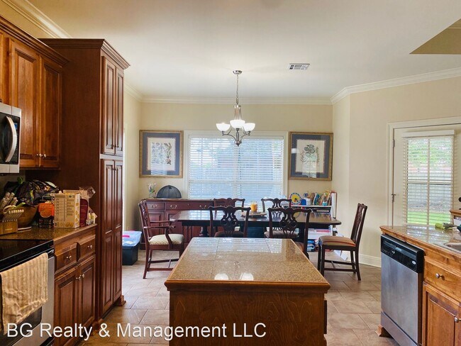 Foto del edificio - 3 br, 2 bath House - 143 Rue Des Cannes
