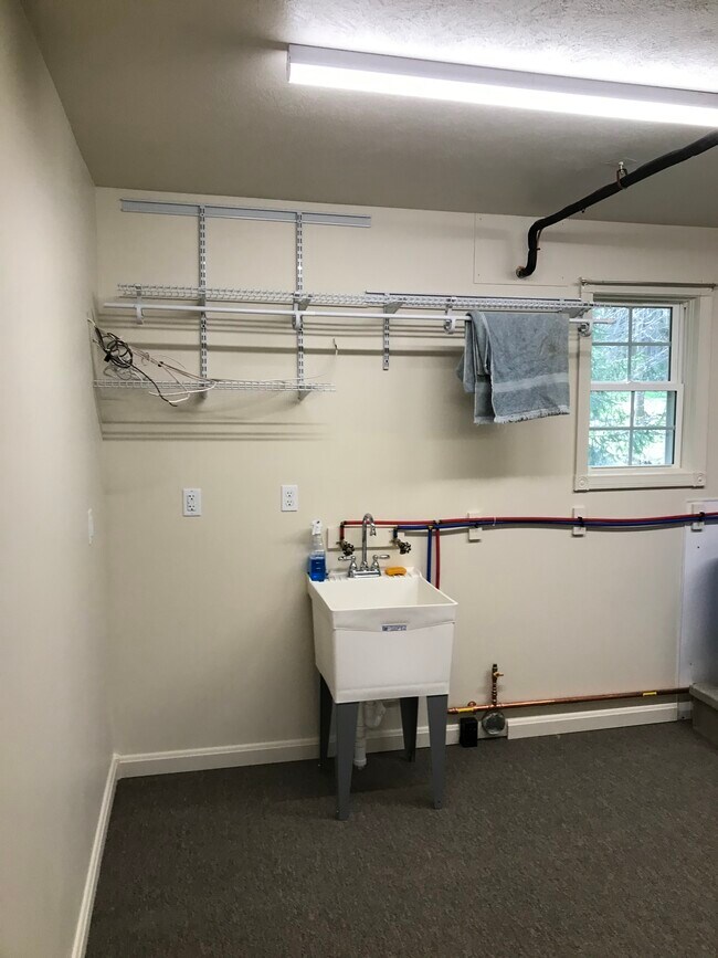 laundry room - 18991 Reservoir Rd
