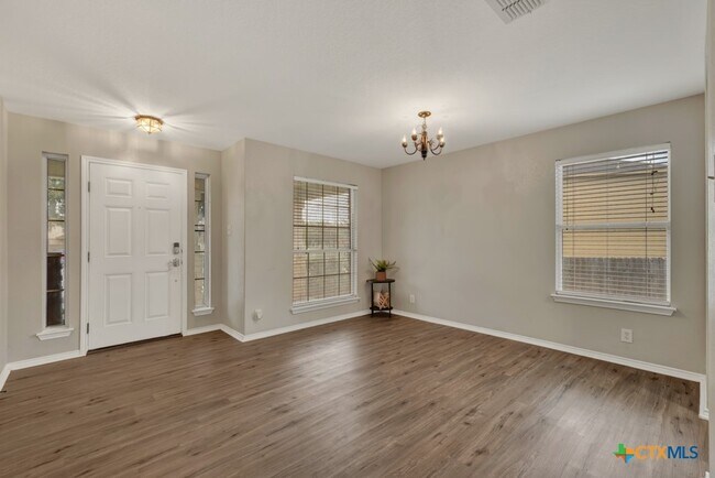 Foto del edificio - 2410 Fayette Dr
