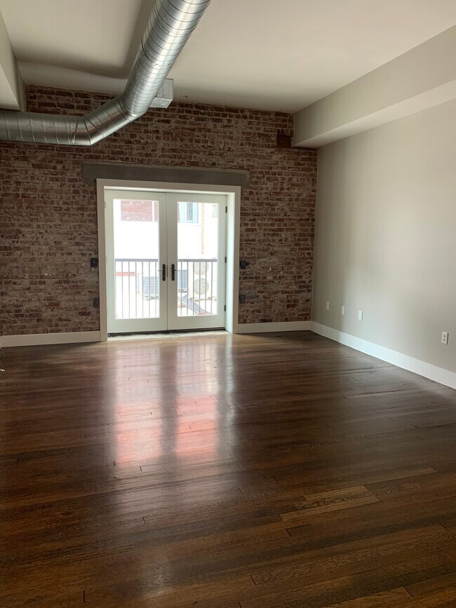 Espacio vital - 14 E Washington St