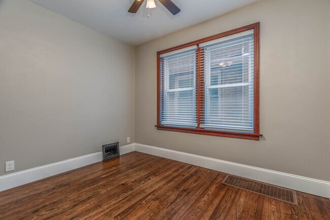 Foto del edificio - 5736 Chippewa St