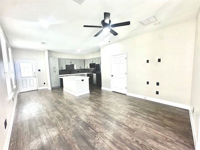 Foto del edificio - 62 Woodland Hills Dr