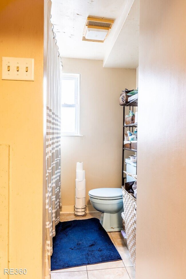 Building Photo - 2 br, 1 bath House - 2712 Berg Street Sout...
