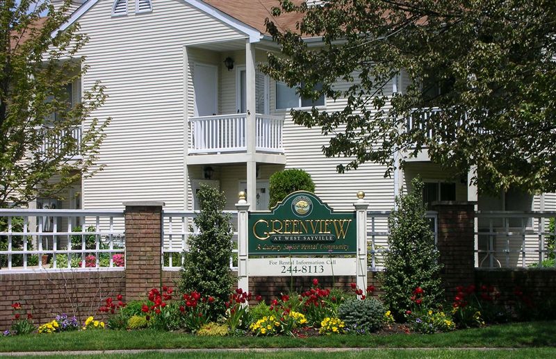 Primary Photo - 1 Greenview Cir