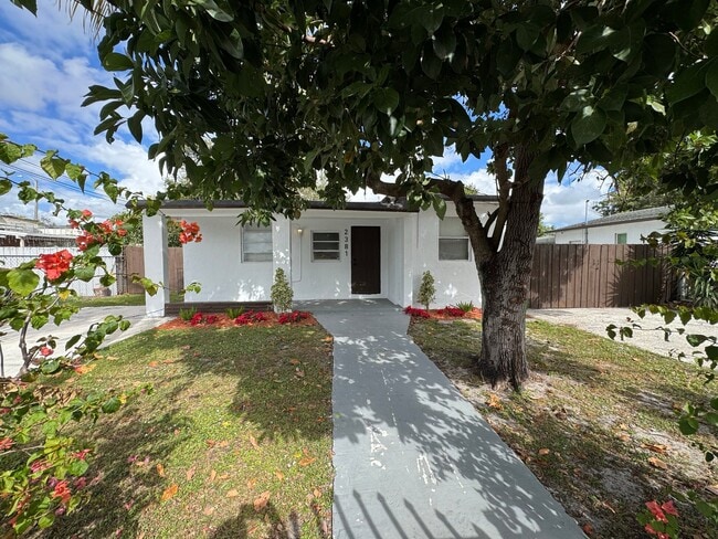 Building Photo - 2381 153 St