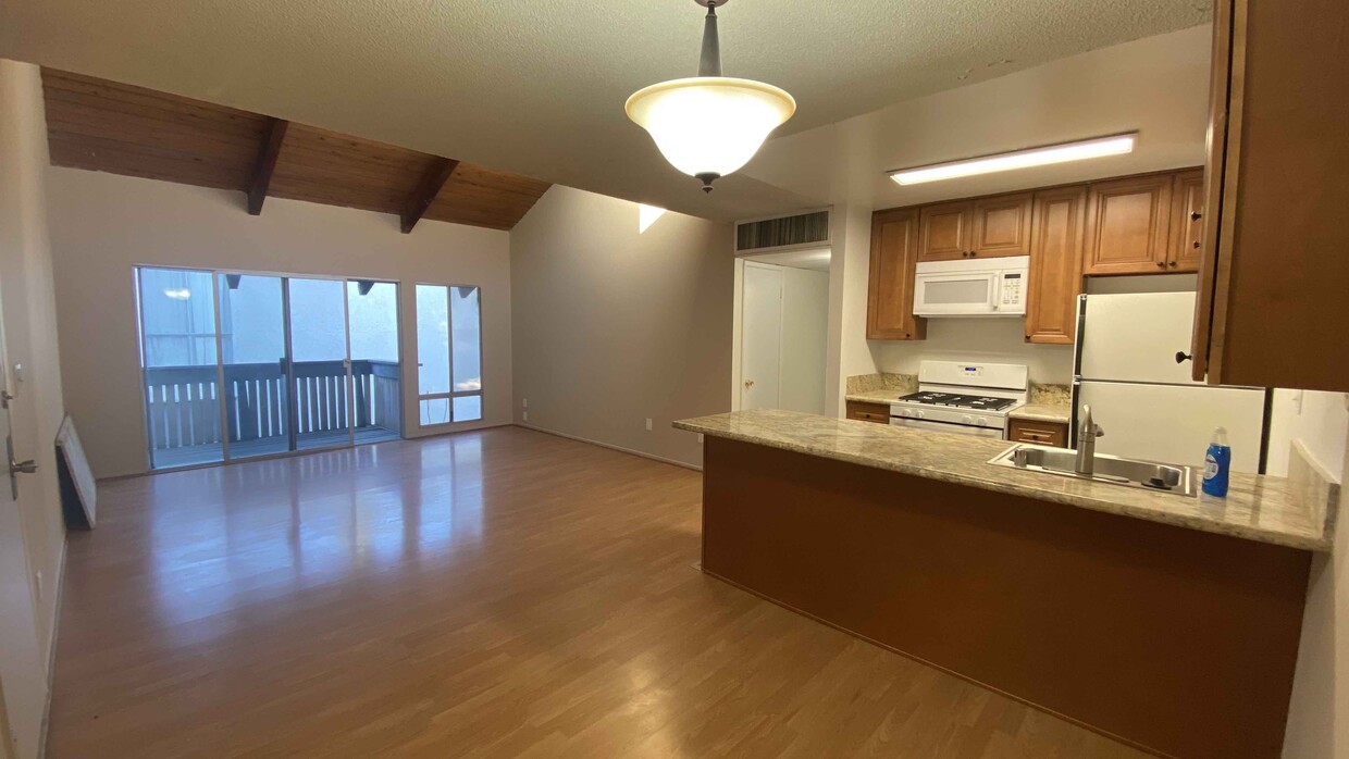Primary Photo - 8601 International Ave #277