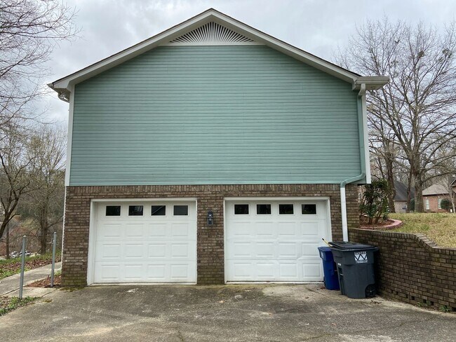Building Photo - 221 Ridgewood Dr