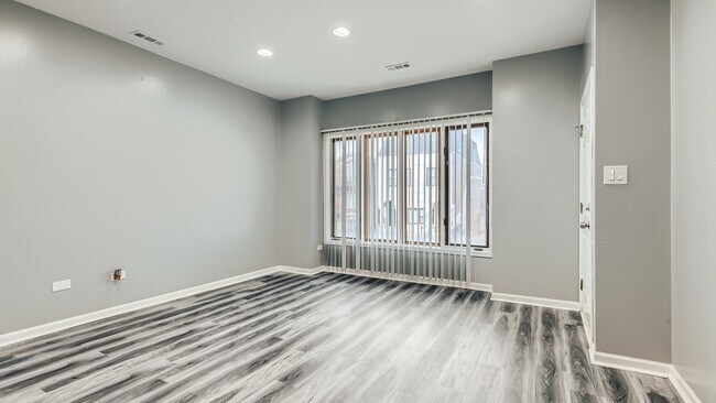 Building Photo - 2738 W Polk St