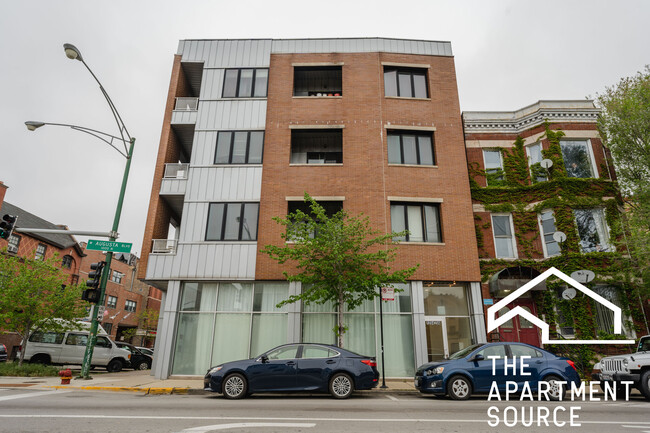 Building Photo - 1354 W Augusta Blvd