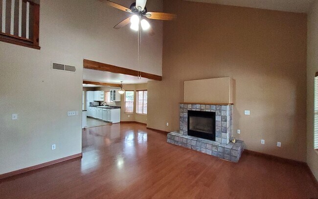 Building Photo - 107 W Sherwood Dr