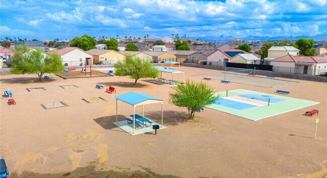 Foto del edificio - 2412 Village Dr