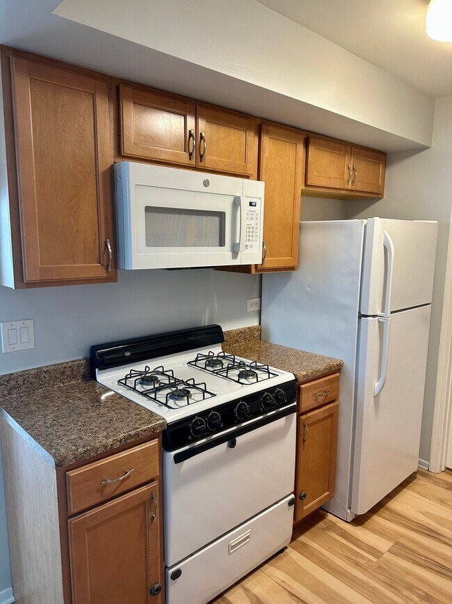 Foto del edificio - 330 Hampton Ct