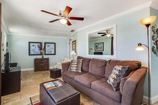 Building Photo - 1303 Gulf Dr S