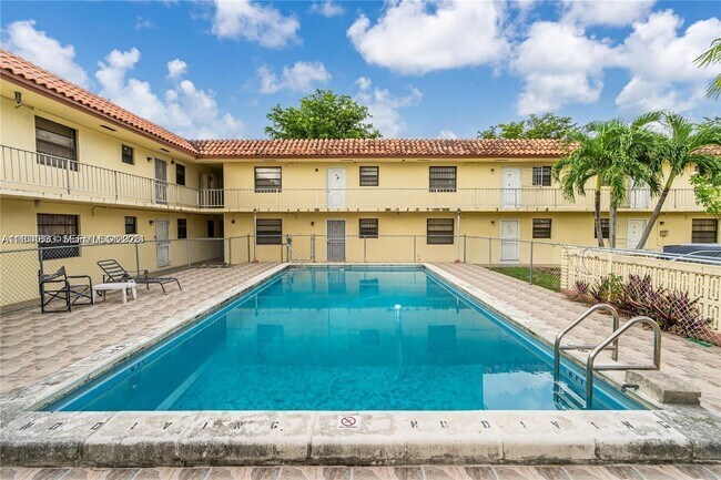 Foto del edificio - 8701 SW 12th St