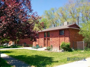 Building Photo - 233 E Julie Anna Dr
