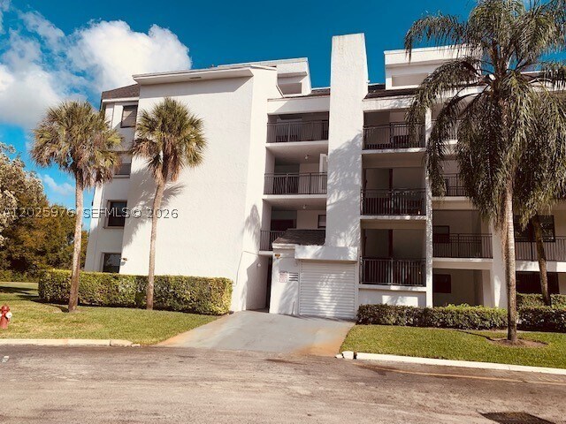 Building Photo - 16171 Blatt Blvd