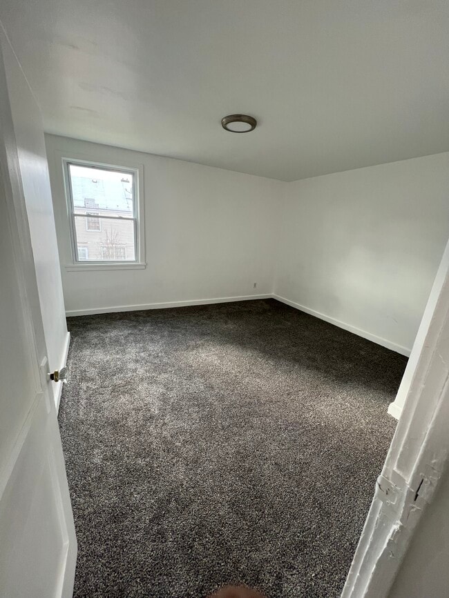 Building Photo - 19 Channing Pl