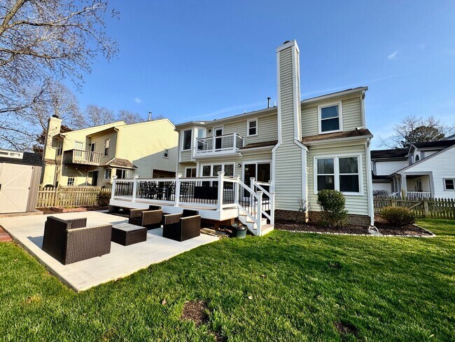 Foto del edificio - A Fabulous Home w/Water & Golf Course Views Available 05-04-26! Fenced Yard & Dog-Friendly!