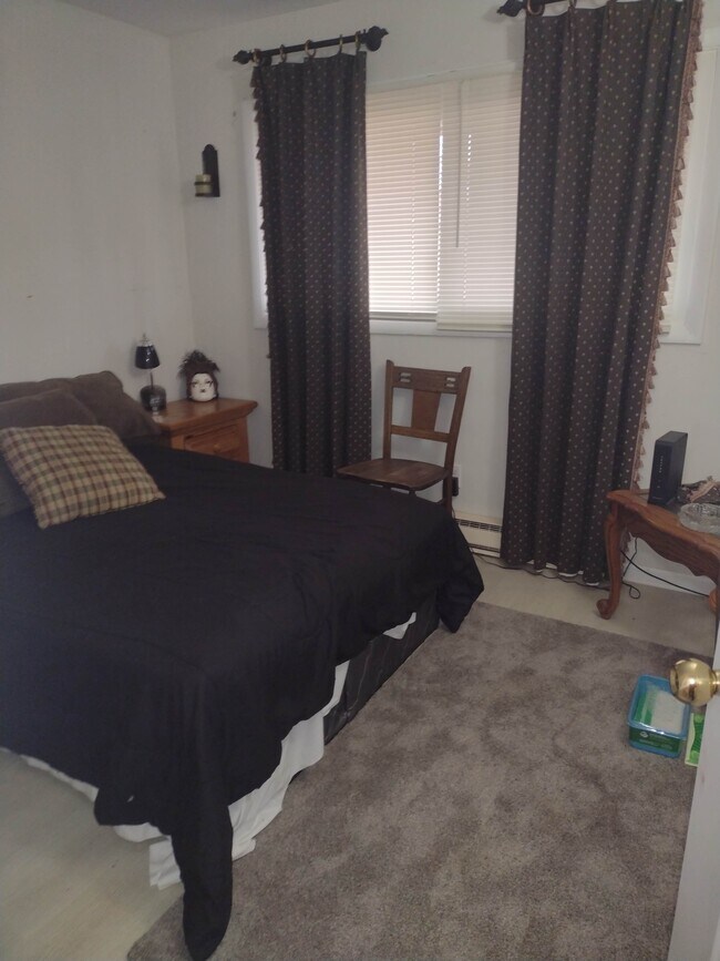 Bedroom - 535 Hawkins St