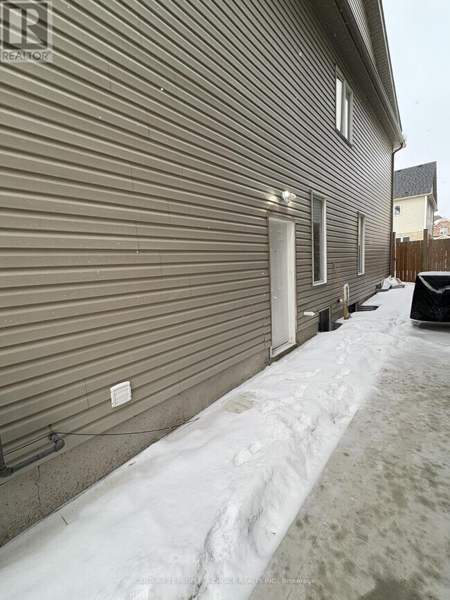 Photo du bâtiment - 23 Knotty Pine Ave