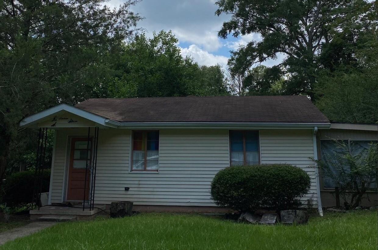Primary Photo - 1611 Pepper Dr