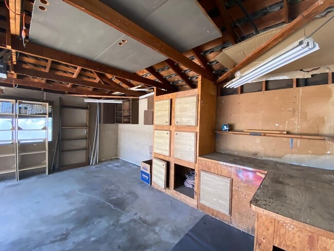 Building Photo - 5348 El Molino Ave