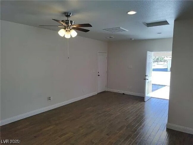 Building Photo - 5081 N Pioneer Way