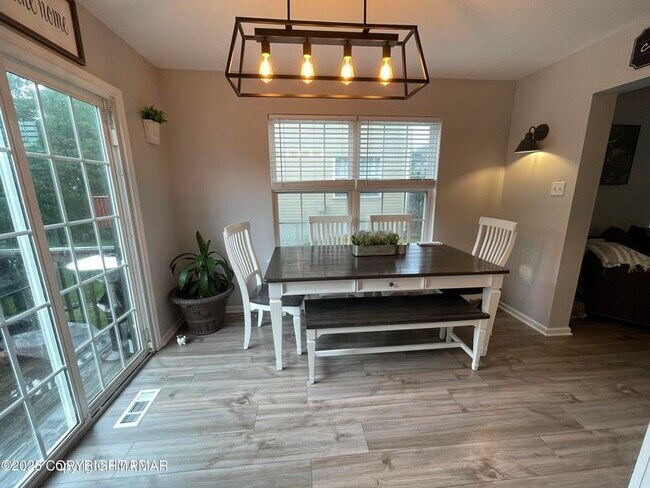 Foto del edificio - 51 Lower Ridge View Cir