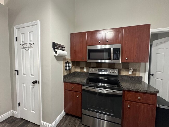 Foto del edificio - Gorgeous and Beautifully Maintained 3/2 Home on Close to an Acre