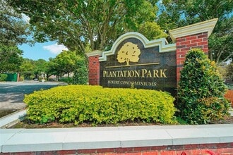 Building Photo - 13001 Mulberry Park Dr