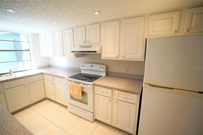 Building Photo - 3410 W Palmira Ave