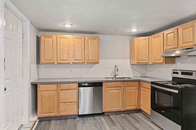 Foto del edificio - Farrah Apartments: Leasing Specials! 1 & 2...