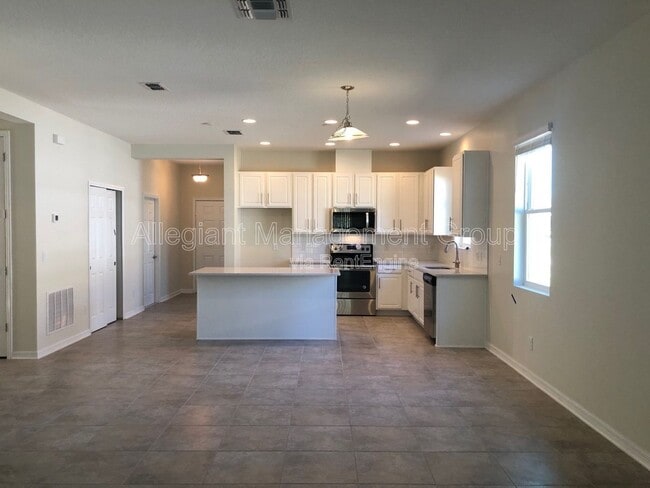 Building Photo - 2715 Creekmore Ct