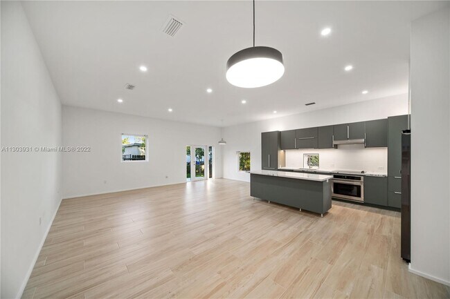 Foto del edificio - 3435 NW 9th Ct