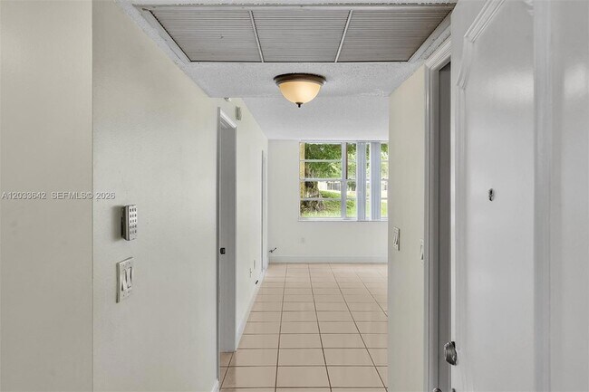 Foto del edificio - 9410 Tangerine Pl