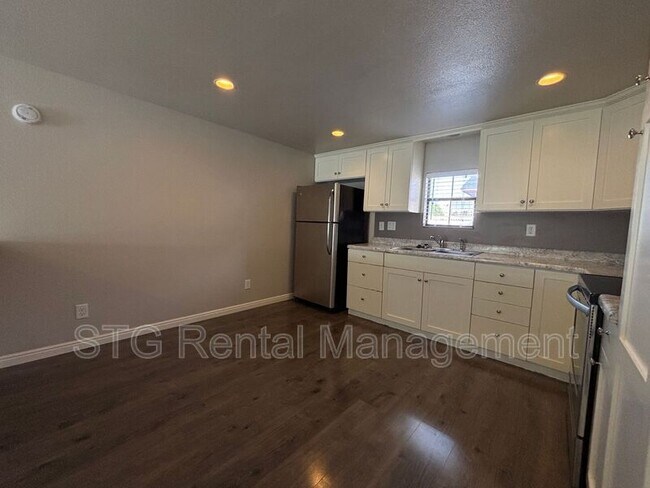 Building Photo - 145 E 500 S