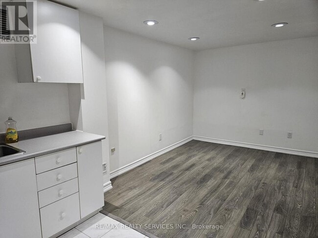 Building Photo - 21 Wayne Nicol Dr