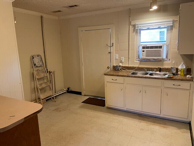 Building Photo - 9 Richard Allen Dr